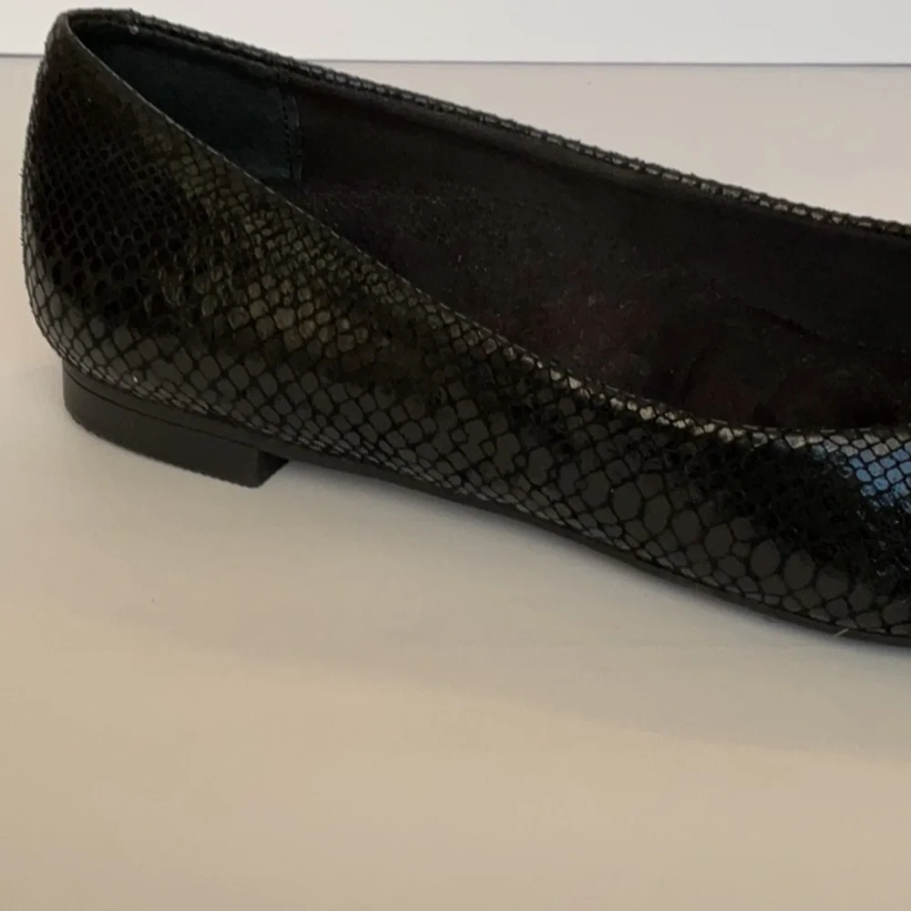 Vionic Shoes Cabello Black Snake Print Pointed Toe Flats Shoes Women's Size 7 - Picture 9 of 12